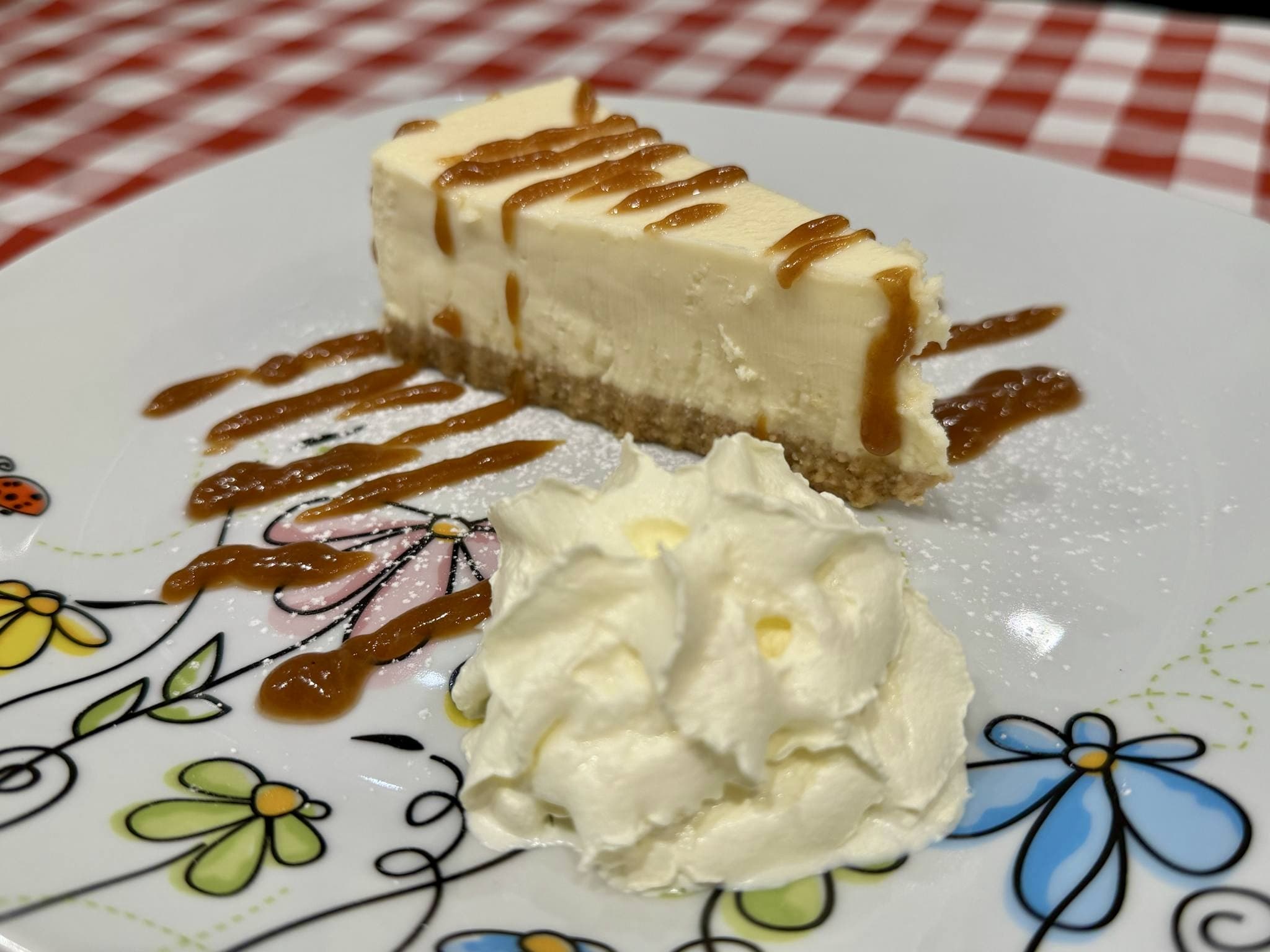 Cheesecake with caramel sauce