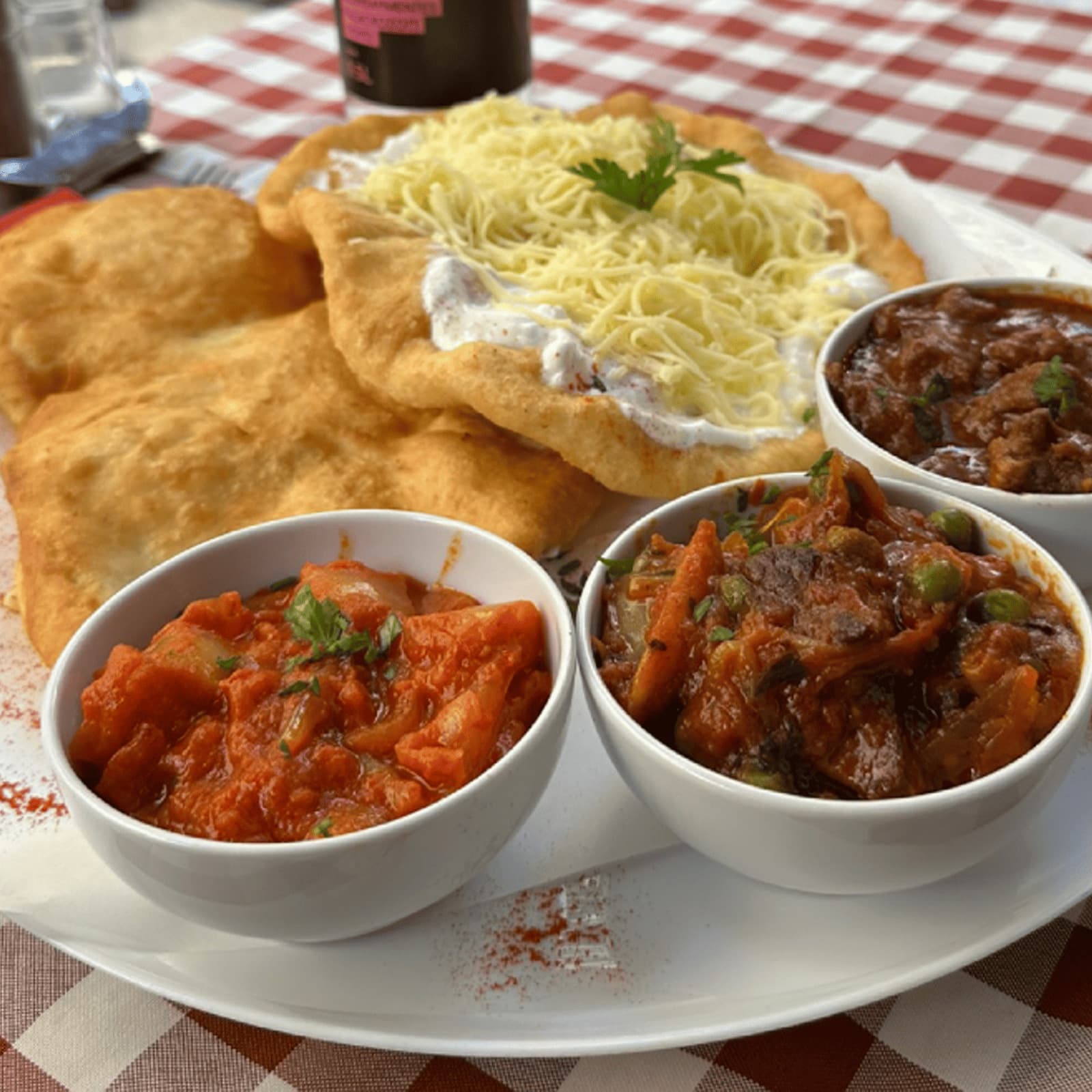 Langosh tapas (Budapest ragout, Beef stew, Lecsó)