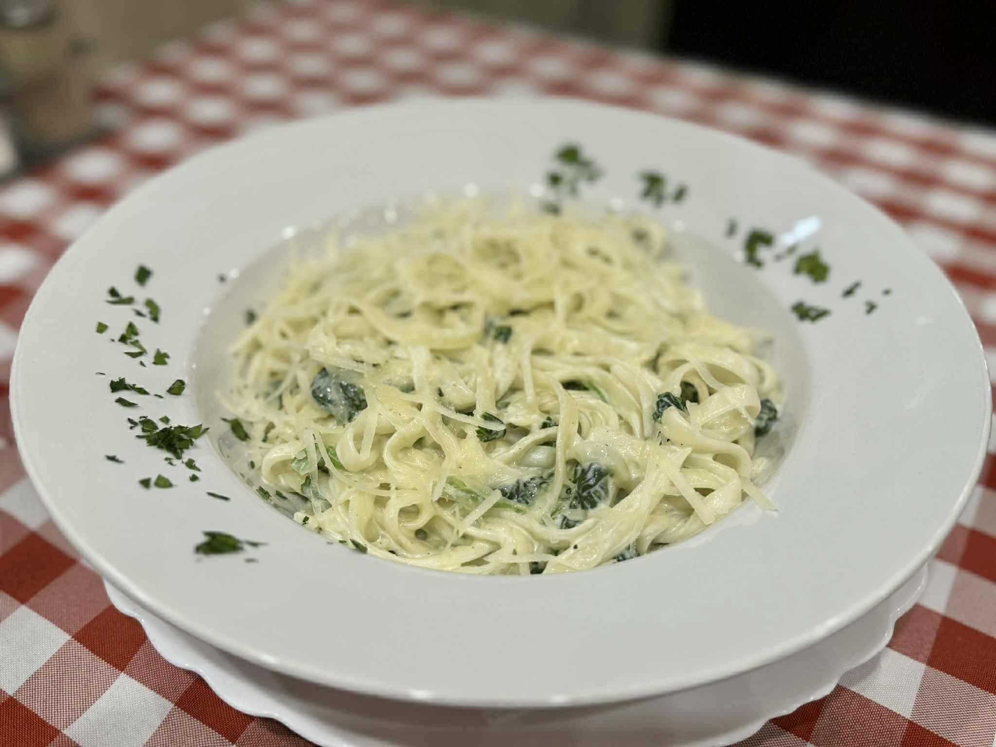 Spenótos tagliatelle, parmezán